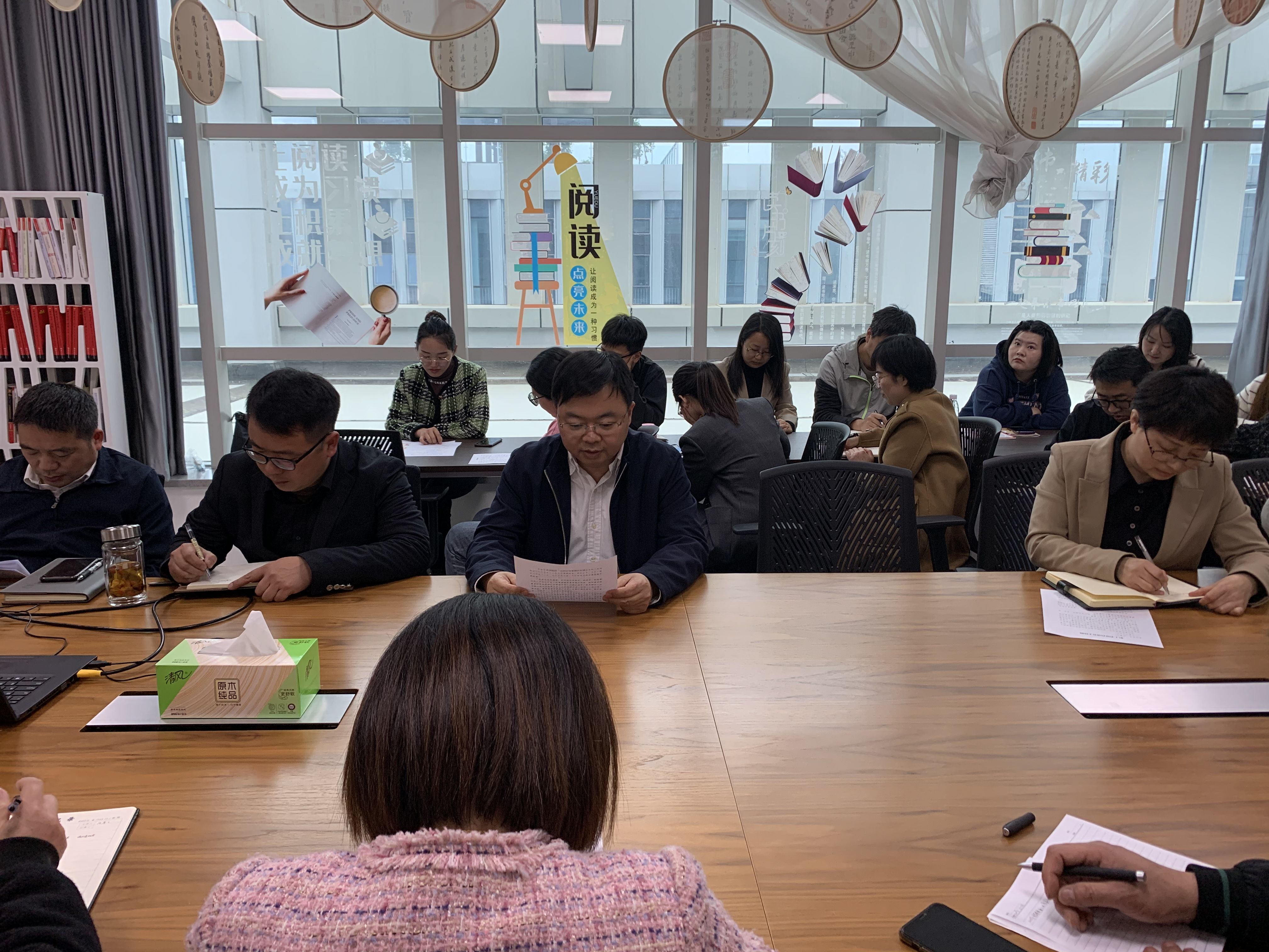 贈(zèng)清廉書籍  揚(yáng)清風(fēng)正氣--國(guó)資集團(tuán)紀(jì)委開展贈(zèng)清廉書籍活動(dòng)