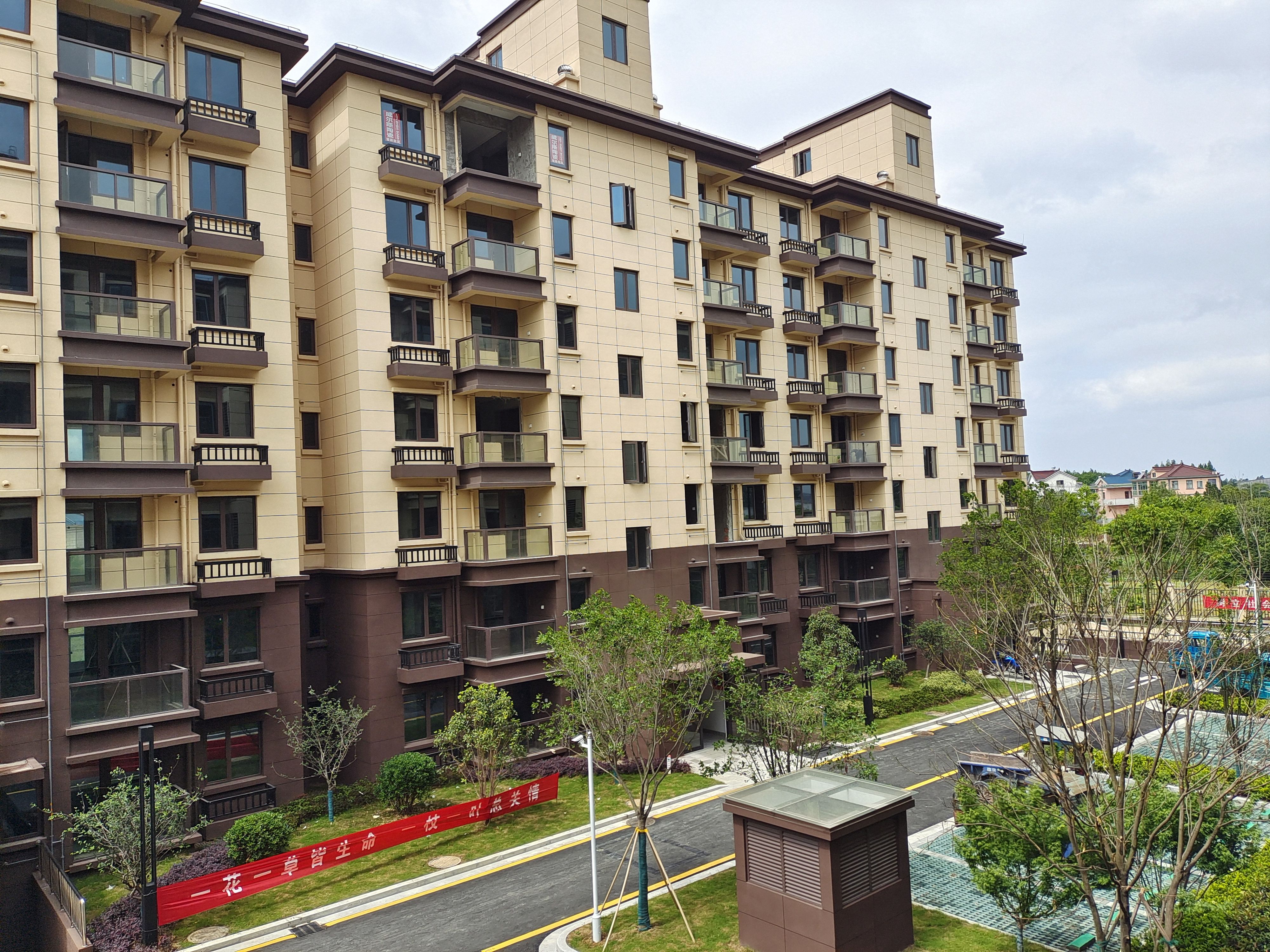 固城街道新石山小區(qū)266套安置房順利交付