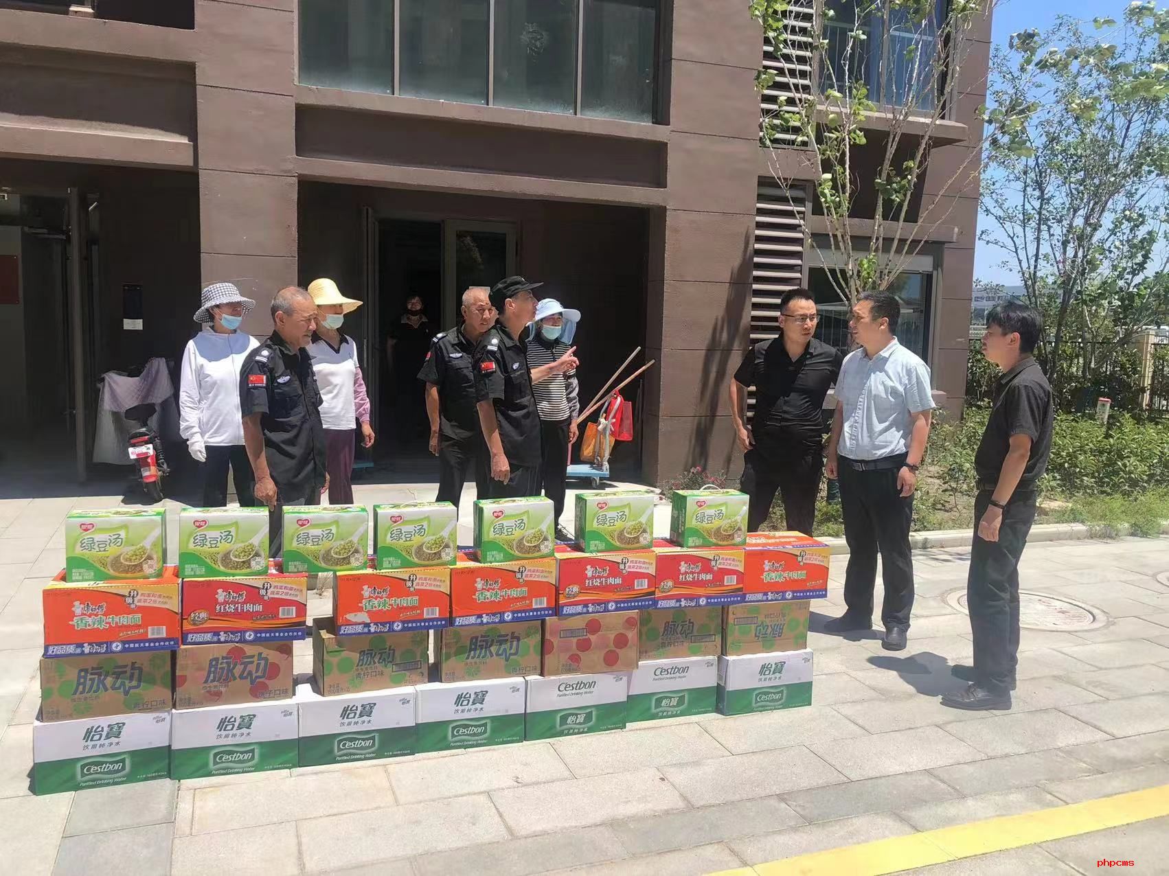 炎炎夏日送清涼 情系一線暖人心