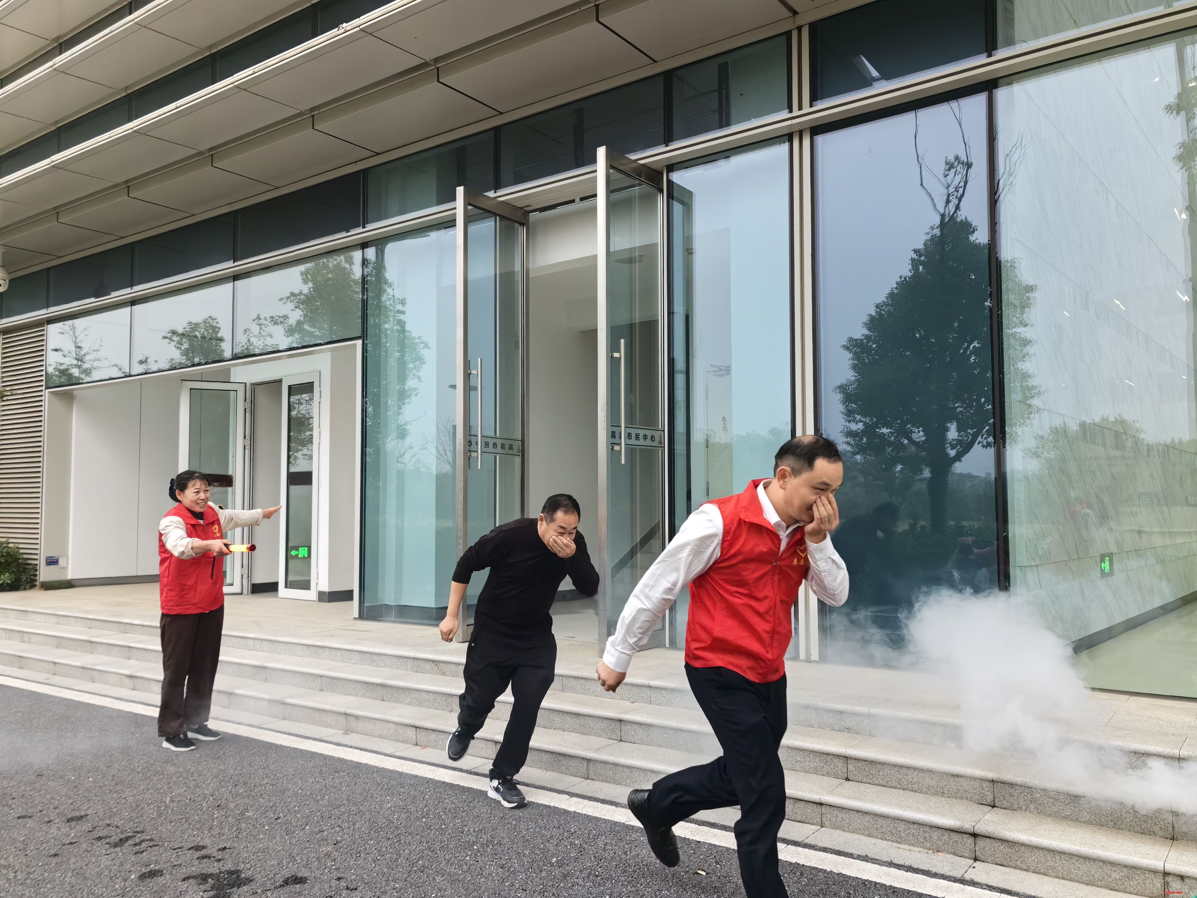 高淳區(qū)市民中心成功舉辦突發(fā)火災(zāi)應(yīng)急疏散演練