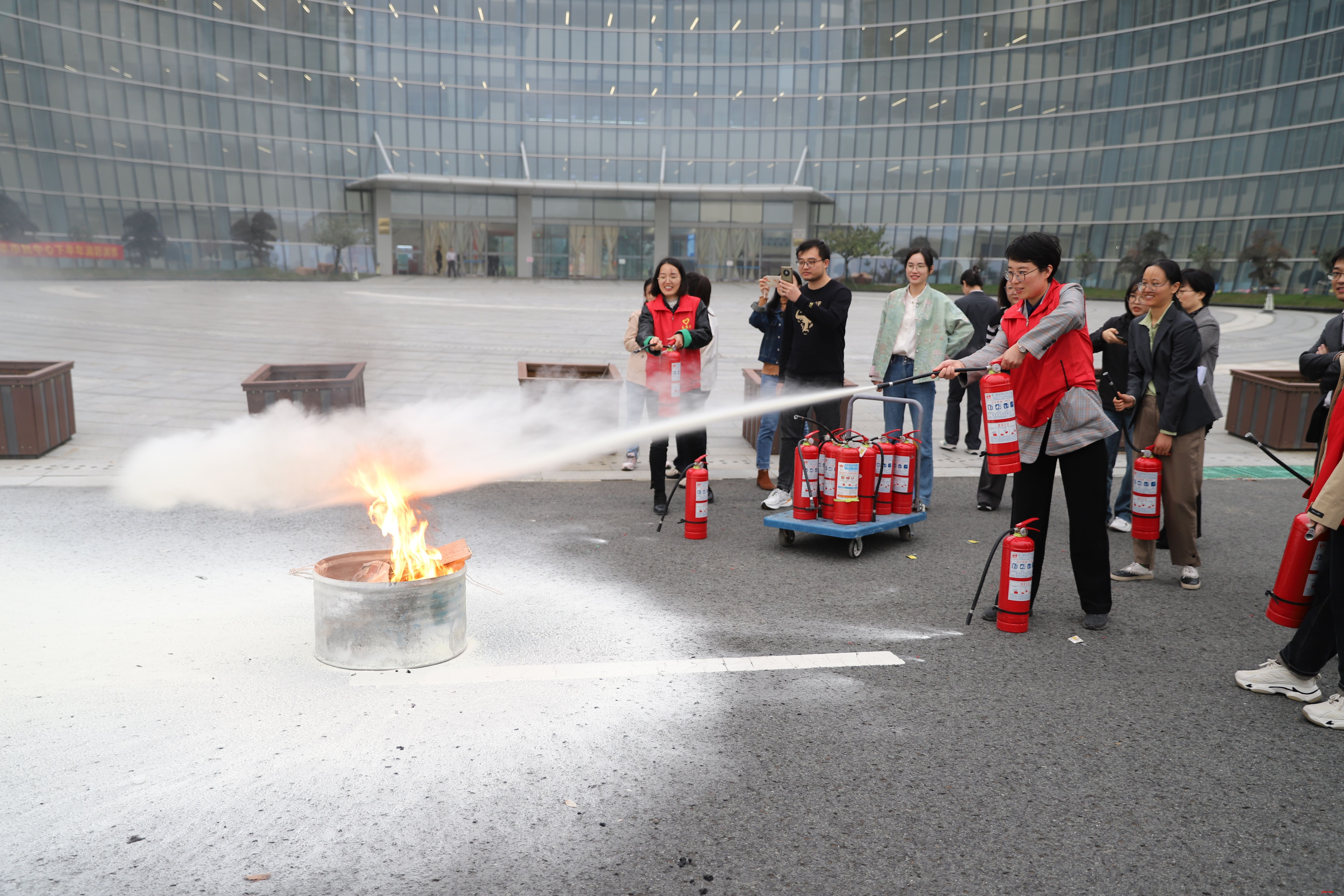 高淳區(qū)市民中心成功舉辦突發(fā)火災(zāi)應(yīng)急疏散演練